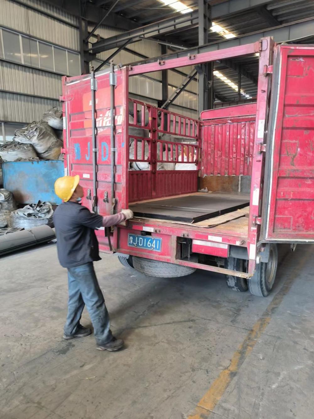 辽宁碳化铬耐磨板明弧焊耐磨板