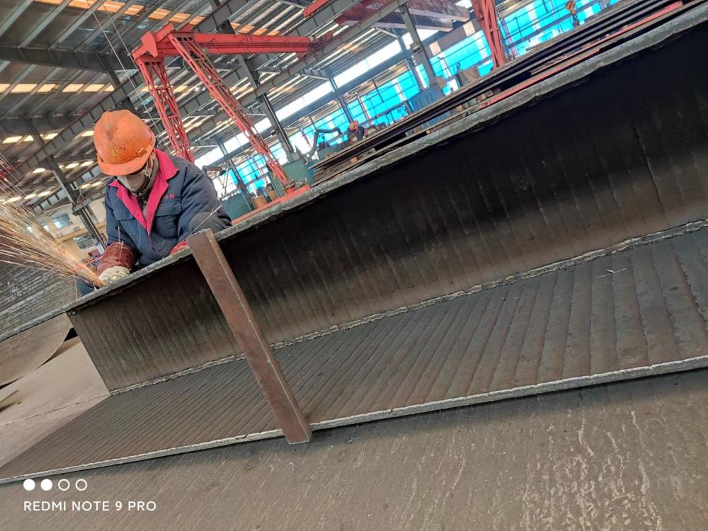 辽宁堆焊耐磨板溜槽，溜槽衬板